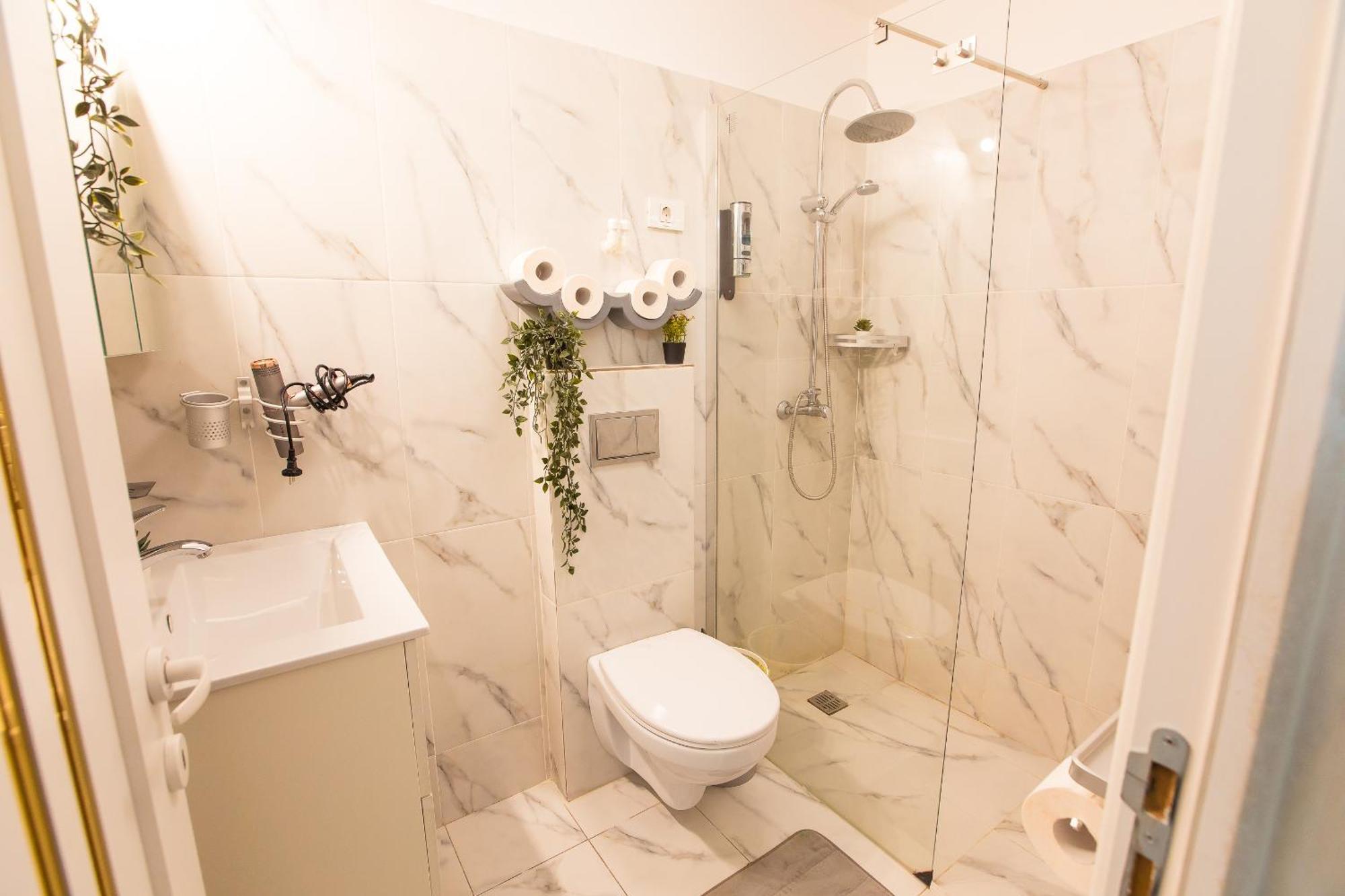 Royalty Apt With City Views On Calea Victoriei Bucharest Luaran gambar